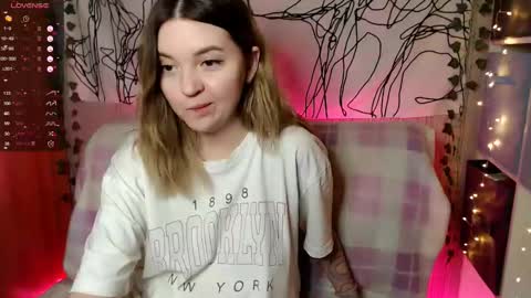 Snapshot of _blonde_barbie_ chatting on 03/04/26, 10:05 Elizabeth online show from 03/04/26, 10:05