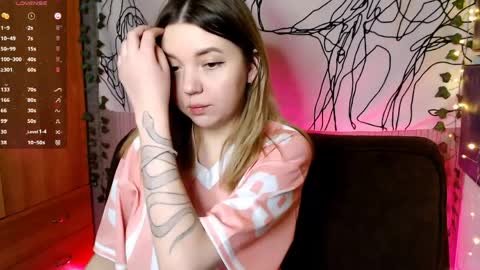 Snapshot of _blonde_barbie_ chatting on 04/05/26, 10:29 Elizabeth online show from 04/05/26, 10:29