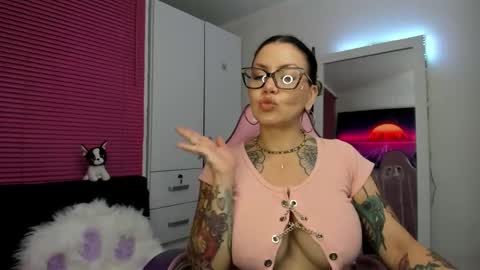 Snapshot of _bonnieray chatting on 03/06/25, 12:21 Bonnie online show from 03/06/25, 12:21