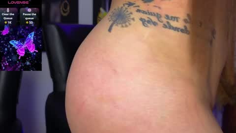 Snapshot of _brenna_hanson_ chatting on 02/09/25, 01:22 Brenna online show from 02/09/25, 01:22