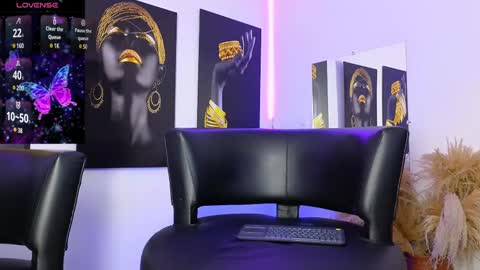 Snapshot of _brenna_hanson_ chatting on 02/13/25, 10:54 Brenna online show from 02/13/25, 10:54