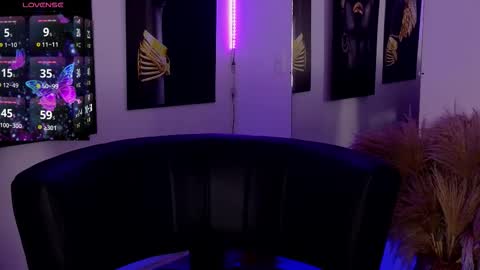 Snapshot of _brenna_hanson_ chatting on 11/12/25, 10:09 Brenna online show from 11/12/25, 10:09