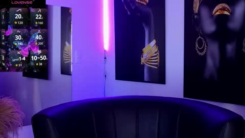 Snapshot of _brenna_hanson_ chatting on 11/30/25, 12:42 Brenna online show from 11/30/25, 12:42