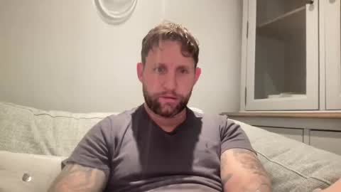 Snapshot of _british_hung_ chatting on 09/11/25, 01:00 UK BigThick Cock online show from 09/11/25, 01:00