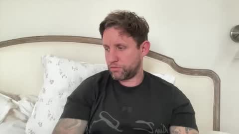 Snapshot of _british_hung_ chatting on 06/11/26, 11:08 UK BigThick Cock online show from 06/11/26, 11:08