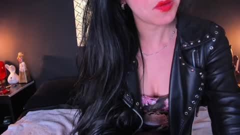 Snapshot of _caro_lyne_ chatting on 12/23/24, 06:16 Carolina online show from 12/23/24, 06:16