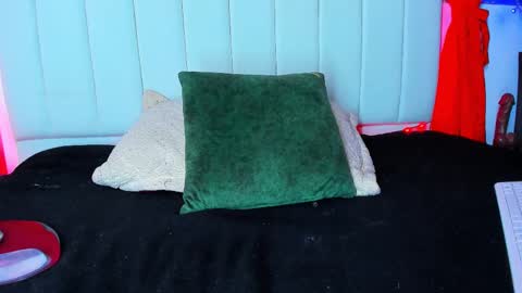 Snapshot of _caro_lyne_ chatting on 09/15/25, 07:03 Carolina online show from 09/15/25, 07:03