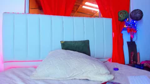 Snapshot of _caro_lyne_ chatting on 09/26/25, 05:39 Carolina online show from 09/26/25, 05:39