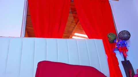 Snapshot of _caro_lyne_ chatting on 10/03/25, 05:32 Carolina online show from 10/03/25, 05:32