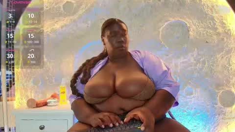 Snapshot of _carolinagomez chatting on 10/18/25, 08:31 Caro. online show from 10/18/25, 08:31