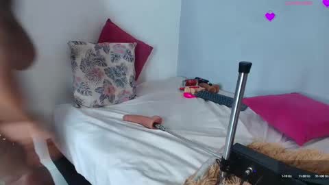 Snapshot of _carolinagomez chatting on 11/20/25, 07:35 Caro. online show from 11/20/25, 07:35