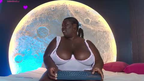 Snapshot of _carolinagomez chatting on 11/22/25, 07:13 Caro. online show from 11/22/25, 07:13