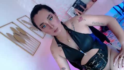 Caroline online show from 12/23/25, 07:39