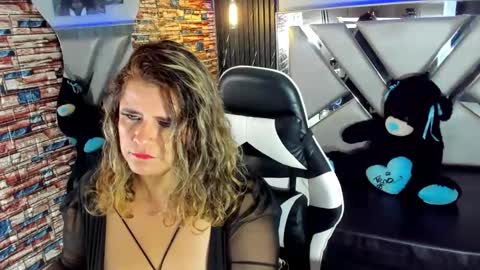 Snapshot of _casandra11 chatting on 02/10/25, 11:45 _casandra11 online show from 02/10/25, 11:45