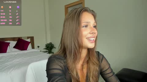 Snapshot of _catchmeifyoucan chatting on 12/16/24, 03:51 Angela online show from 12/16/24, 03:51