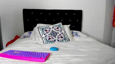 Bella  online show from 02/19/25, 04:12