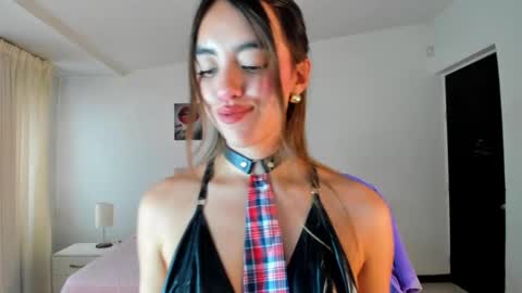 Snapshot of _charlotte_evans_2 chatting on 02/18/25, 06:15 Charlote online show from 02/18/25, 06:15