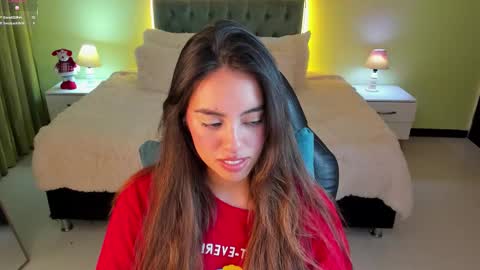 Snapshot of _charlotte_evans_2 chatting on 12/18/25, 12:27 Charlote online show from 12/18/25, 12:27