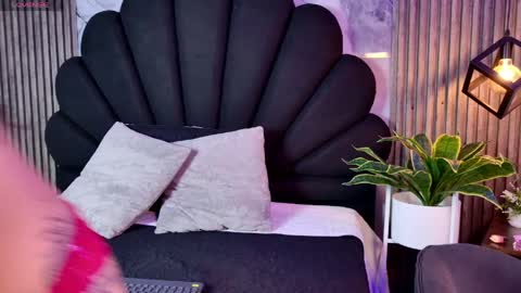 Snapshot of _charlotte_queen_ chatting on 04/14/26, 01:28 _charlotte_queen_ online show from 04/14/26, 01:28