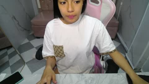 Snapshot of _charlottee_b chatting on 04/02/26, 12:58 _charlottee_b online show from 04/02/26, 12:58
