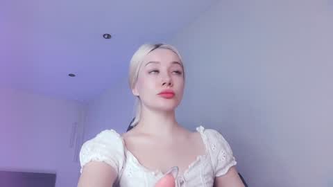 Snapshot of _chatur_babe chatting on 01/19/25, 08:41 Angelina online show from 01/19/25, 08:41