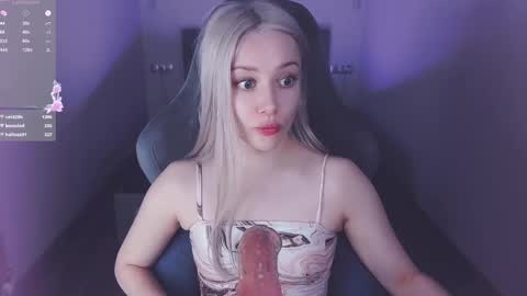 Snapshot of _chatur_babe chatting on 02/12/25, 08:18 Angelina online show from 02/12/25, 08:18