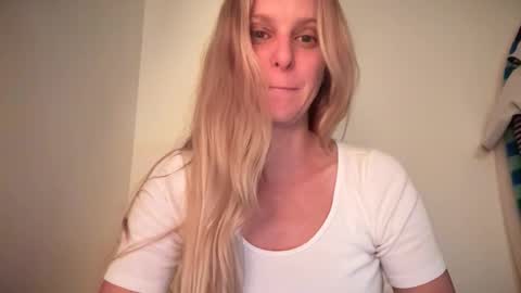 Snapshot of _chelsea___ chatting on 12/14/25, 05:35 Chelsea xo online show from 12/14/25, 05:35