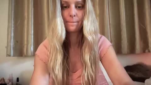 Snapshot of _chelsea___ chatting on 12/18/25, 08:15 Chelsea xo online show from 12/18/25, 08:15