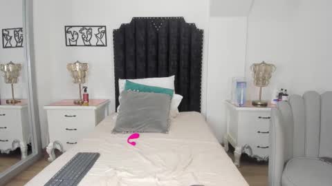 Chloe  online show from 11/15/25, 03:15