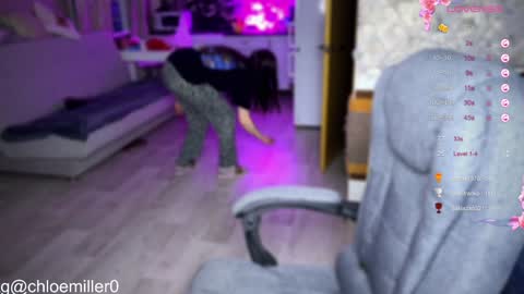 Snapshot of _chloe_miller_ chatting on 02/03/25, 10:43 _chloe_miller_ online show from 02/03/25, 10:43