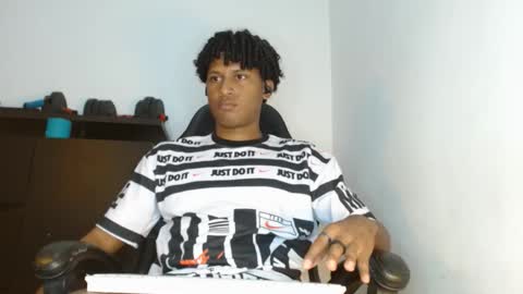 Snapshot of _cockpromise_ chatting on 10/23/25, 07:01 _cockpromise_ online show from 10/23/25, 07:01