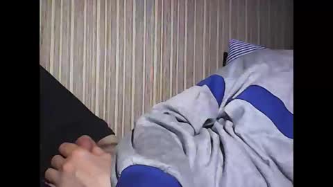 Snapshot of _col_t chatting on 04/18/26, 01:53 I hate social media Odio las redes sociales online show from 04/18/26, 01:53