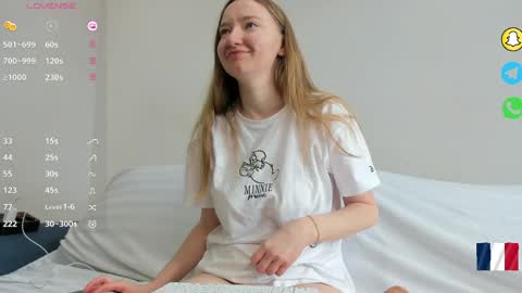 Snapshot of _coquine_ chatting on 04/26/26, 10:57 Sophie online show from 04/26/26, 10:57