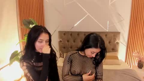 Snapshot of _coraliinee_ chatting on 09/17/25, 03:30 Coraline online show from 09/17/25, 03:30