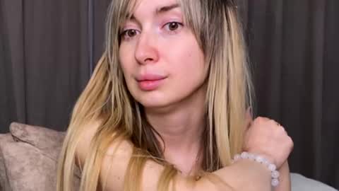 Snapshot of _crystal_moon_1 chatting on 11/22/25, 01:48 _crystal_moon_1 online show from 11/22/25, 01:48