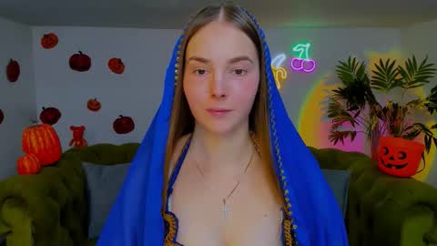 Erika online show from 10/31/25, 07:59