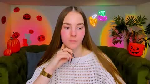 Erika online show from 11/05/25, 01:44