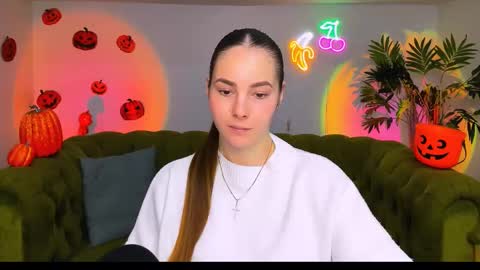 Erika online show from 11/08/25, 06:24