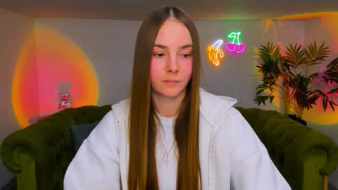 Erika online show from 12/04/25, 08:17