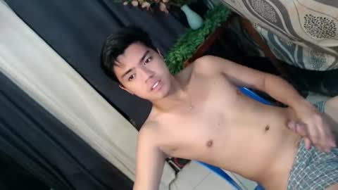 Snapshot of _cumwithrussel chatting on 04/11/26, 12:26 Russ online show from 04/11/26, 12:26