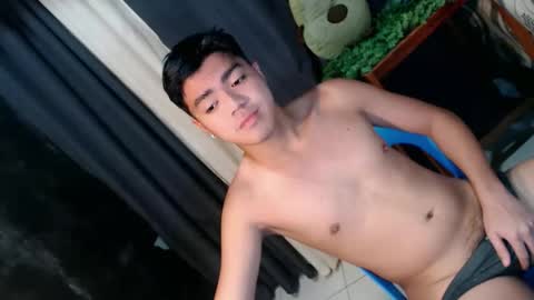 Snapshot of _cumwithrussel chatting on 04/22/26, 01:19 Russ online show from 04/22/26, 01:19