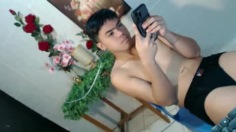 Snapshot of _cumwithrussel chatting on 06/19/26, 01:32 Russ online show from 06/19/26, 01:32