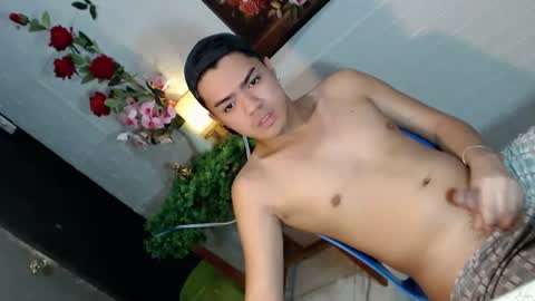 Snapshot of _cumwithrussel chatting on 06/25/26, 01:49 Russ online show from 06/25/26, 01:49