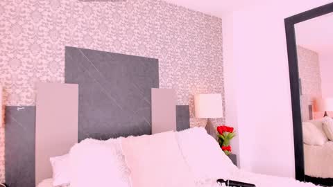 Snapshot of _curly_girl_ chatting on 01/28/25, 07:42 online show from 01/28/25, 07:42