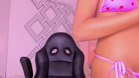 Snapshot of _curly_girl_ chatting on 02/06/25, 07:51 online show from 02/06/25, 07:51