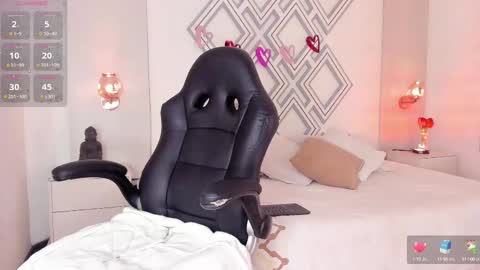 Snapshot of _curly_girl_ chatting on 02/12/25, 07:56 online show from 02/12/25, 07:56