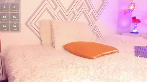 Snapshot of _curly_girl_ chatting on 03/08/25, 02:01 online show from 03/08/25, 02:01