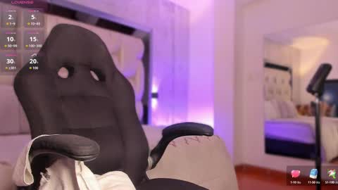 Snapshot of _curly_girl_ chatting on 10/03/25, 08:28 online show from 10/03/25, 08:28