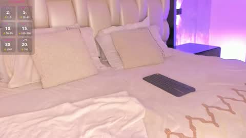 Snapshot of _curly_girl_ chatting on 10/16/25, 09:05 online show from 10/16/25, 09:05