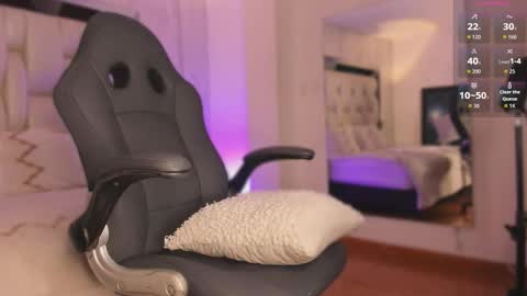 Snapshot of _curly_girl_ chatting on 11/05/25, 09:15 online show from 11/05/25, 09:15